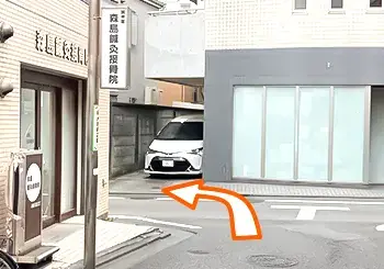 森島鍼灸整骨院の角を左に曲がる進行方向を示した地図