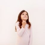 頑張ろうと決意している少女