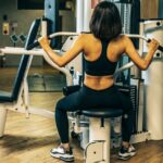 ラットプルする女性