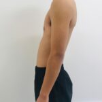 反り腰の男性