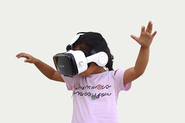 VRを楽しむ女の子