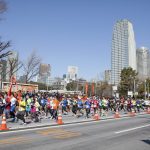東京マラソンを走る人々
