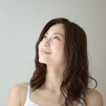 希望に満ちた雰囲気の女性
