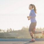 ランニングする女性